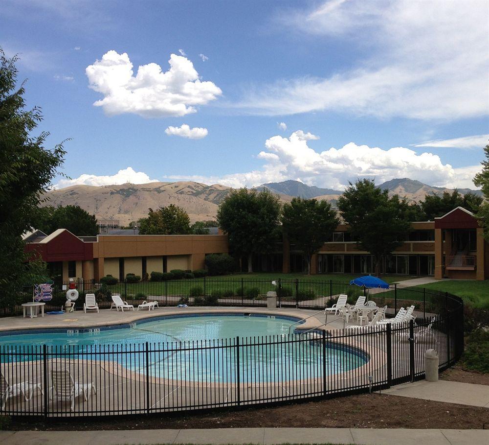 Ramada By Wyndham Salt Lake City North Temple ภายนอก รูปภาพ
