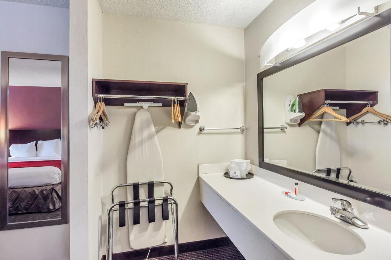 Ramada By Wyndham Salt Lake City North Temple ภายนอก รูปภาพ